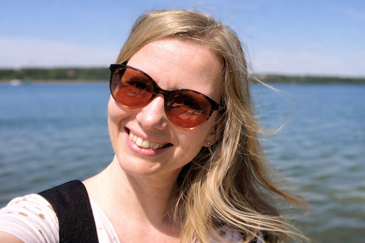 Potrait finestwebsite blogartikel Potrait von Josefine vor See